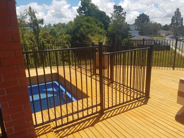 Aluminium  tubular fence panel - Image 4